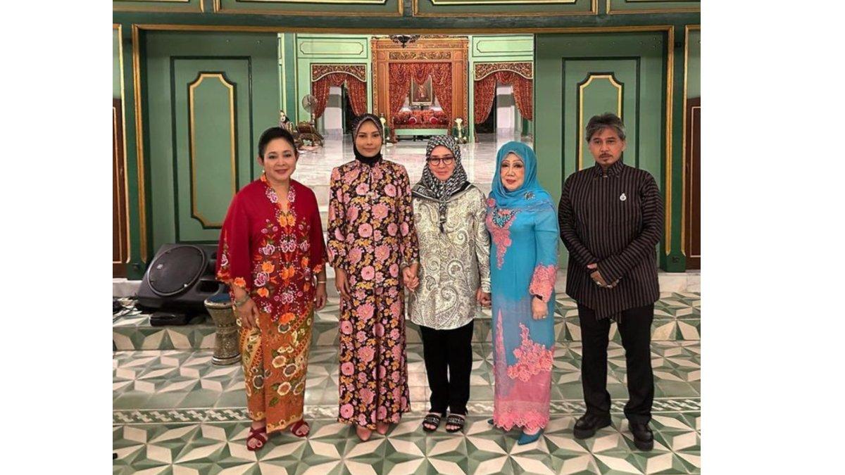 Koleksi kebaya Titiek Soeharto.