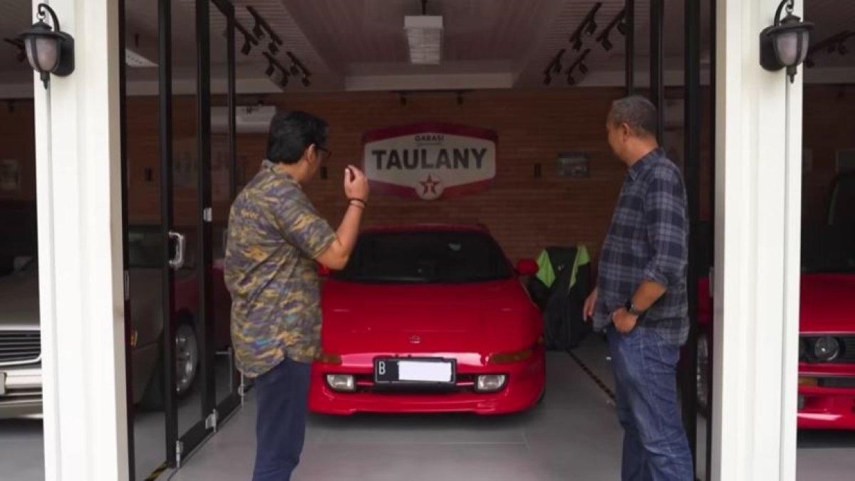 Koleksi mobil klasik Andre Taulany