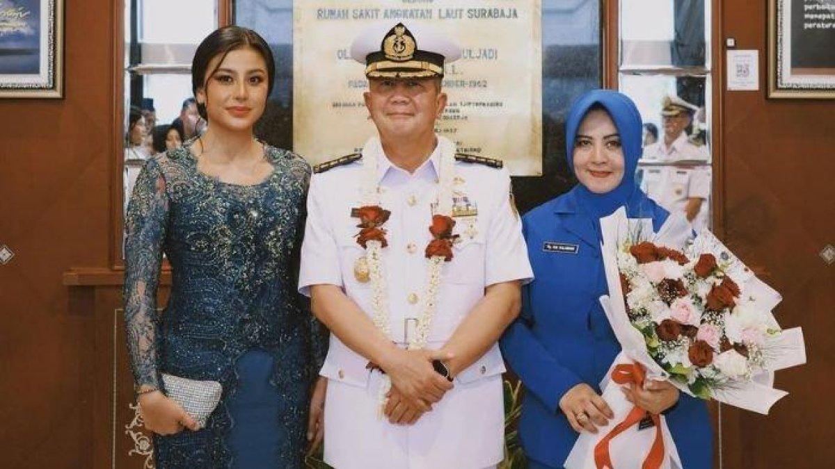Kolonel Laut (K) dr. Mohamad Sulaiman Abidin, Sp. M, ayah Awkarin