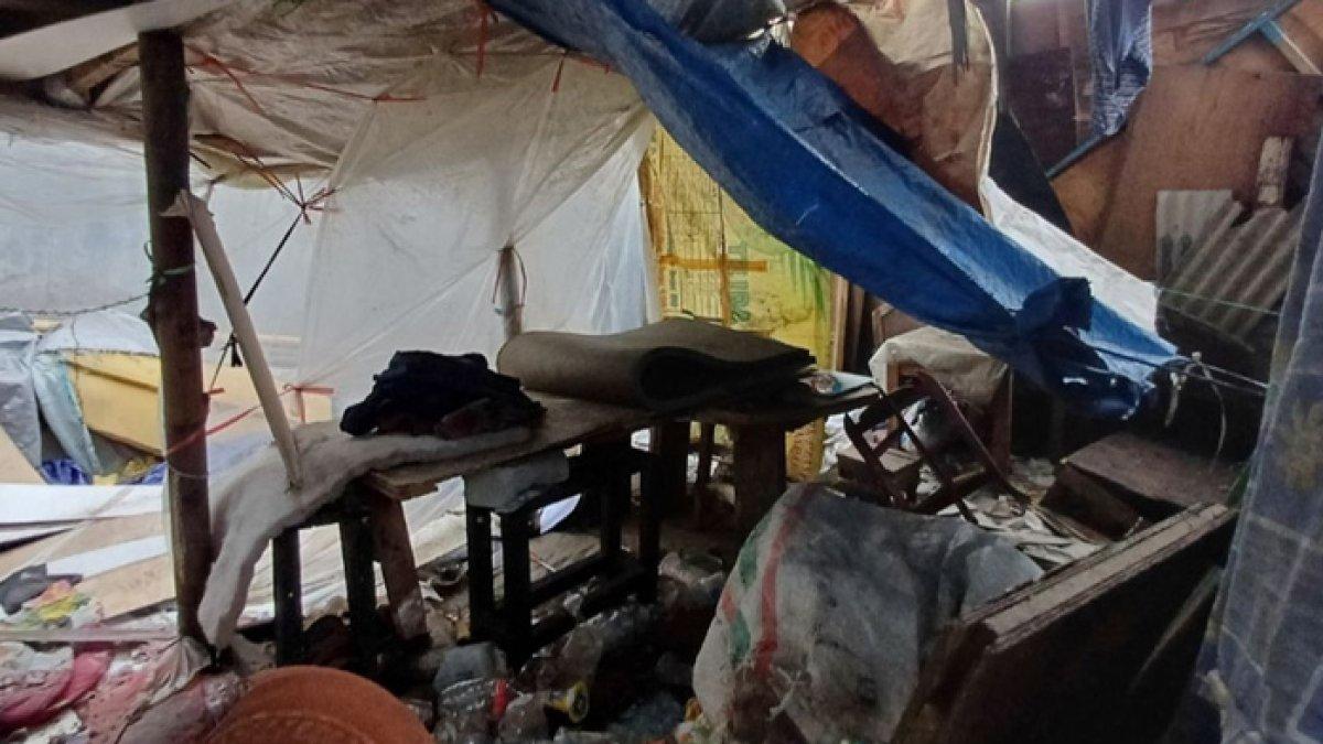 Kondisi dalam gubuk korban bernama Rohmanto (69) di dalam TPS Rusun Cilincing, Jakarta Utara.