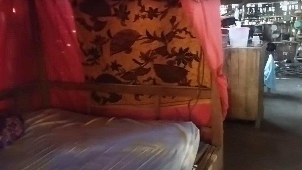 Kondisi rumah Busairi, pria beristri dua tinggal di satu gubuk.
