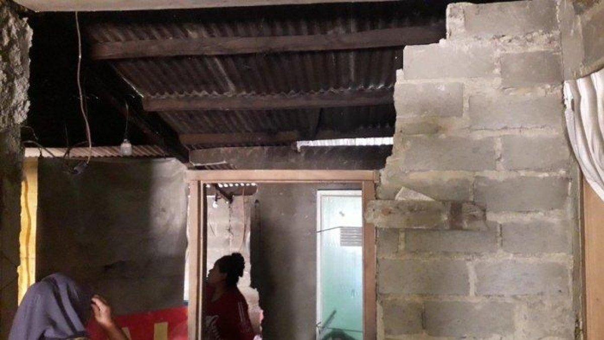 Kondisi rumah Tita (35) di Citeureup, Kabupaten Bogor pasca rusak karena beberapa dinding di dalam rumahnya ambruk, Rabu (20/12/2023).