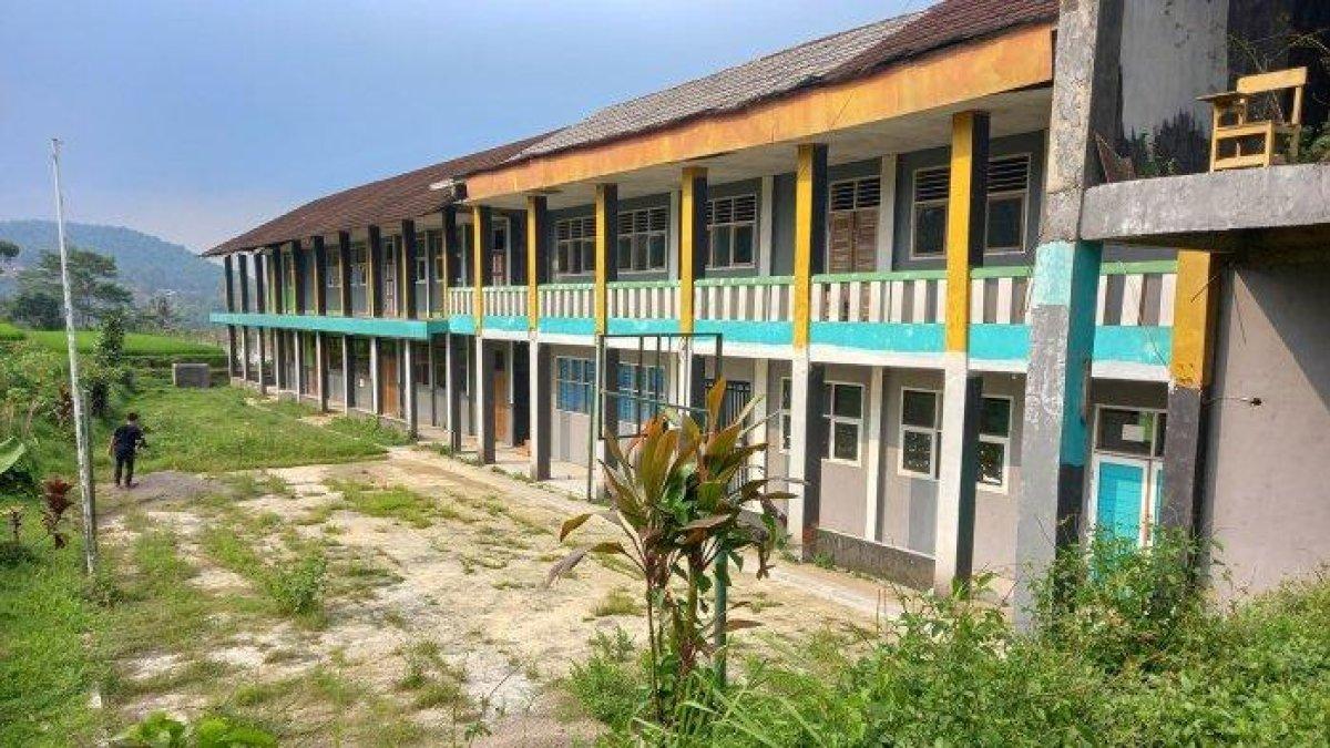 Kondisi sekolah Yayasan Bina Prestasi Nasional milik Yosef yang berada di Desa Cijengkol, Kecamatan Serangpanjang, Kabupaten Subang, Jawa Barat, Kamis (14/10/2021).