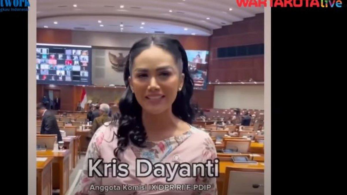 Krisdayanti kembali mencalonkan diri sebagai anggota DPR RI