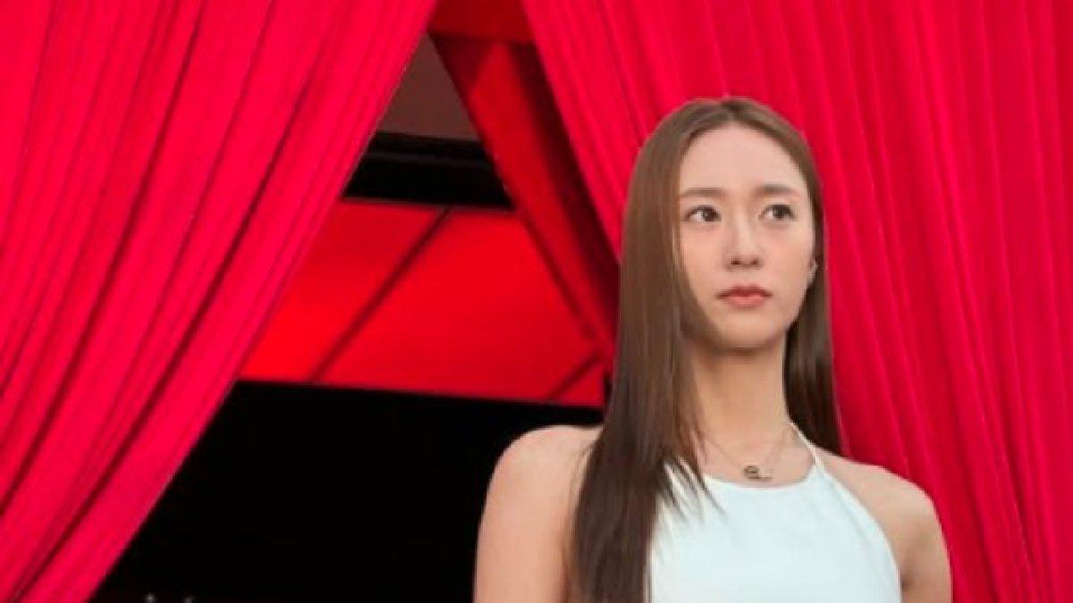 ARTIS WNA - Foto Krystal Jung diolah dari Instagram @vousmevoyez, Jumat (4/7/2025). Artis Krystal Jung tenar di Korea Selatan, ternyata merupakan warga negara asing.
