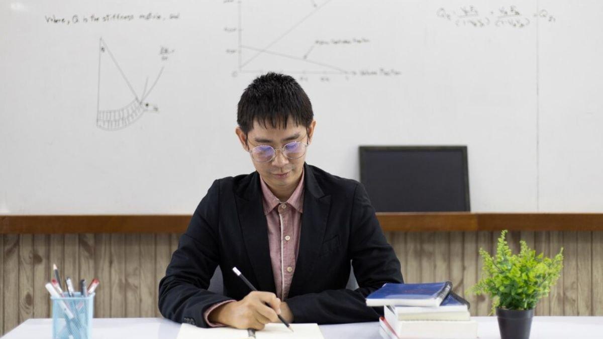 
Simak kunci jawaban Ujian Kompetensi Peserta Pendidikan Guru (UKPPG) Modul 1, terdiri dari 10 soal