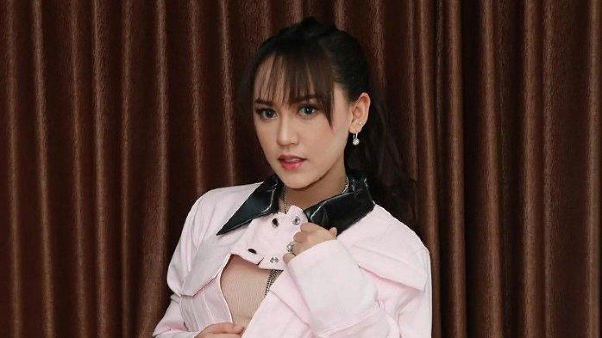Lagu Nemen dibawakan oleh penyanyi dangdut kondang, Happy Asmara. Apa arti kata nemen sebenarnya?