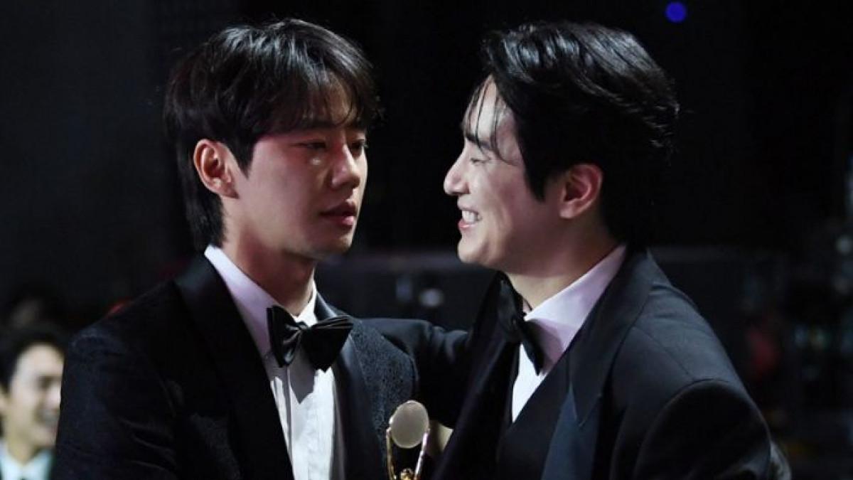 BLUE DRAGON AWARDS - Tangkapan layar dari allkpop.com, Selasa (22/7/2025). Inilah sosok Lee Jun Young, aktor yang salah ambil award di Blue Dragon Awards 2025 yang harusnya milik Lee Jun Hyuk.