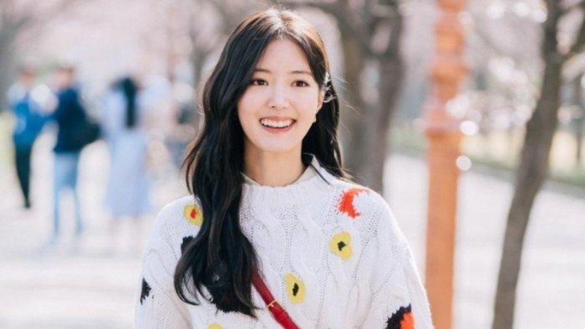 Lee Se Young berperan sebagai Kim Yu Ri di drama Korea The Law Cafe