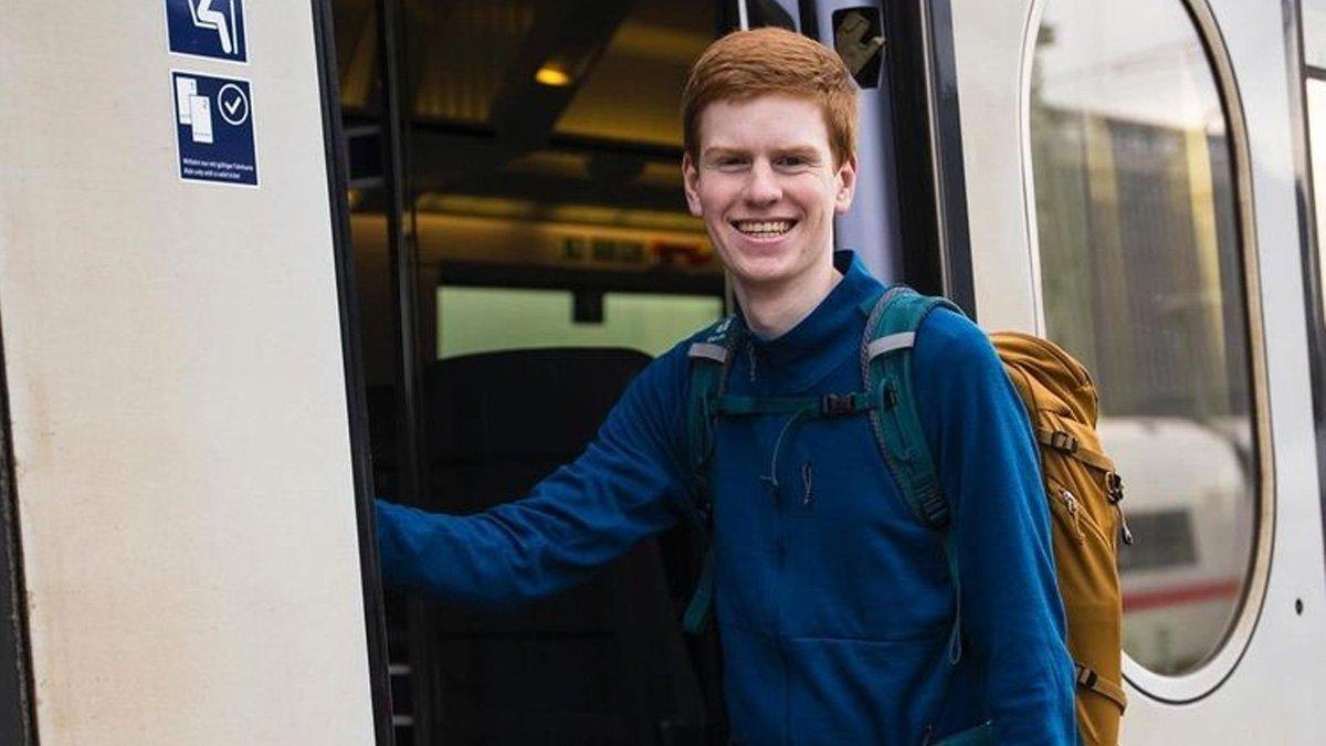 Lesse Stolley tinggal setiap hari di kereta api Jerman.