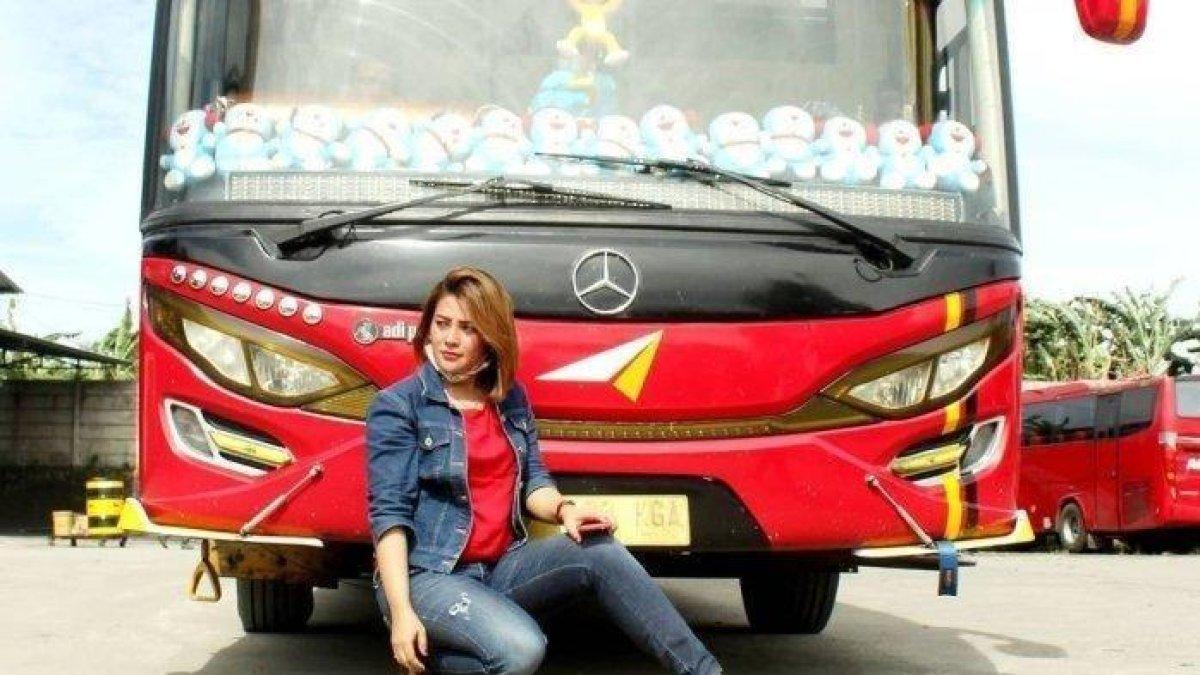 Liena Ozora banting setir jadi sopir bus malam