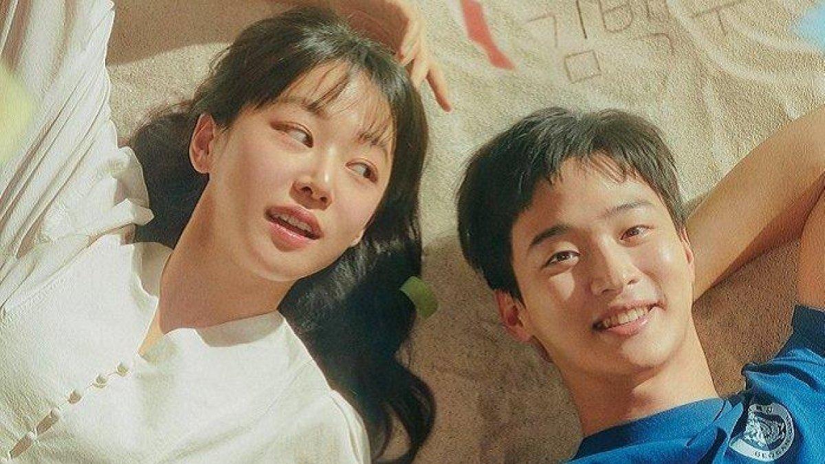 Like Flowers in Sand merupakan drakor yang tayang pada Desember 2023