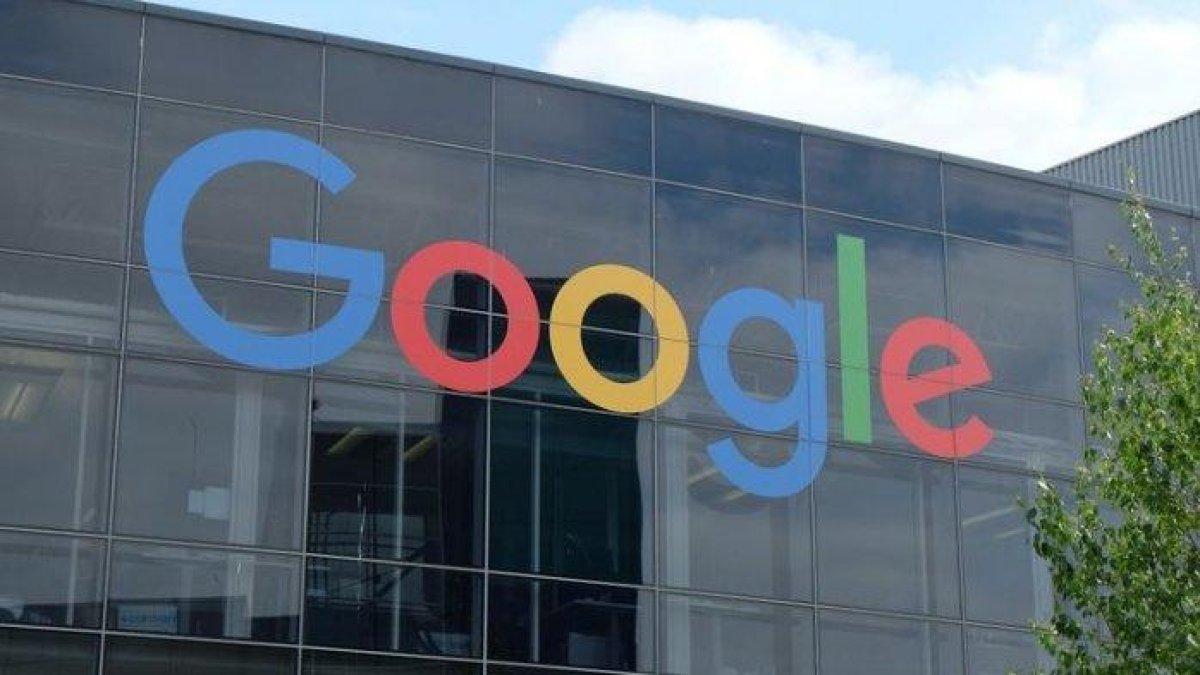 Ilustrasi - Logo Google pada bagian depan kantor Google di kawasan Mountain View, California, Amerika Serikat.