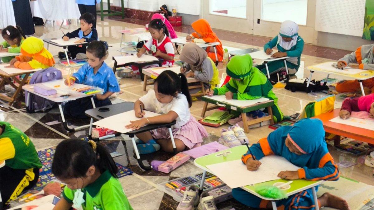 PENDIDIKAN DI KLATEN - Potret lomba menggambar dan mewarnai pada Ajang Kreativitas Anak Usia Dini Tingkat Kabupaten Klaten Tahun 2025 pada Selasa (10/7/2025), bertempat di Grha Bung Karno, Kelurahan Buntalan, Kecamatan Klaten Tengah, Klaten.