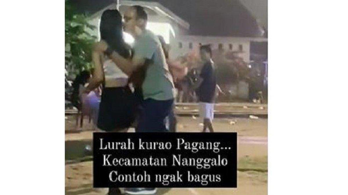 Lurah di Padang joget bareng biduan