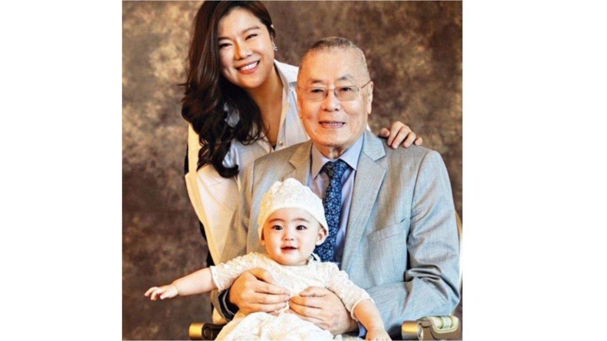 Luu Thi Con, istrinya Ton Dinh dan putri sulung mereka