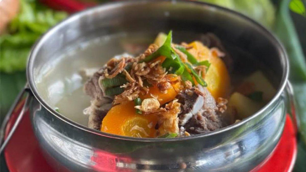 REKOMENDASI KULINER KLATEN: Sop Iga ini cocok dinikmati saat makan siang atau malam, terutama bagi Anda yang ingin menikmati sajian hangat dan beraroma lezat