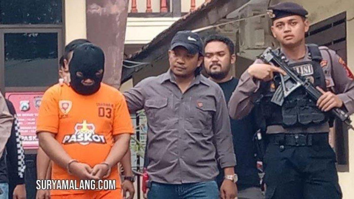 MS ditangkap oleh warga dan dserahkab ke polisi usai membunuh janda kaya dan anaknya di Kota Pasuruan Jawa Timur
