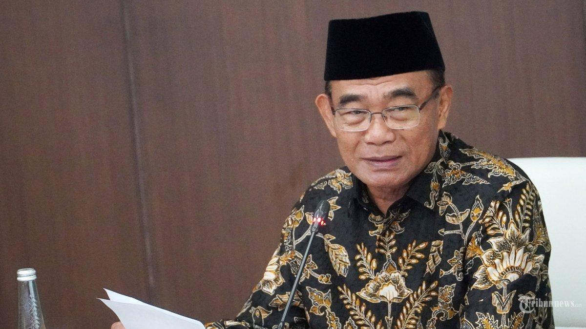 MUHADJIR EFFENDY GURU BESAR,- Sepak terjang Muhadjir Effendy, Mantan Mendikbud RI yang resmi dikukuhkan sebagai guru besar di Universitas Negeri Malang (UM).