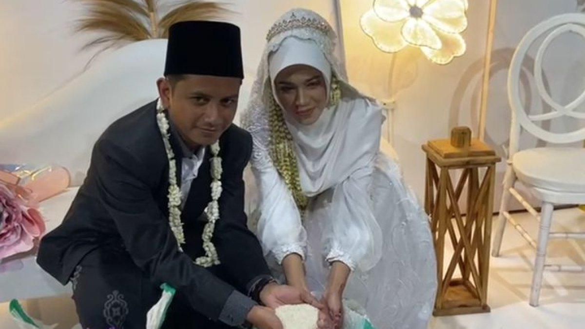 MAHAR—Nampak dua karung beras seberat 50 kilogram menjadi salah satu mahar pernikahan Irwan Sokip dan Ikrima Zakiyah di Desa Grogol, Kecatamatan Sawoo, Kabupaten Ponorogo, Jawa Timur, Kamis (29/2/2024)
