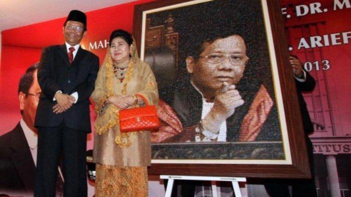 Mahfud MD bersama istrinya, Zaizatun Nihajati.