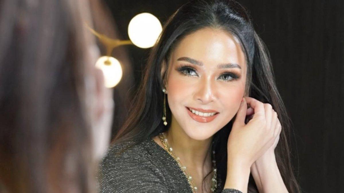 MAIA OGAH DIPOLIGAMI - Potret Maia Estianty yang diambil dari Instagramnya pada Sabtu (1/2/2025). Baru-baru ini, istri Irwan Mussry itu tegas tak mau dipoligami.