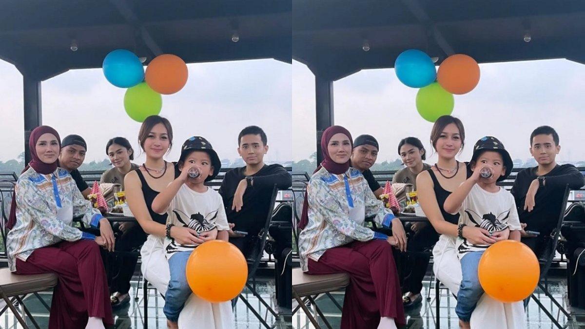 Main dengan keluarga