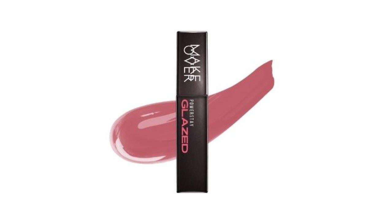 REKOMENDASI LIPSTIK BUKBER - Foto produk Make Over Powerstay Glazed, diolah dari makeoverforall.com, Rabu (5/3/2025). Berikut rekomendasi lipstik tahan banting untuk bukber 2025.