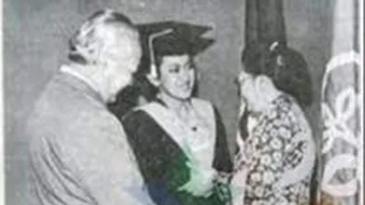 Mamiek Soeharto lulus sebagai sarjana dari Institut Pertanian Bogor