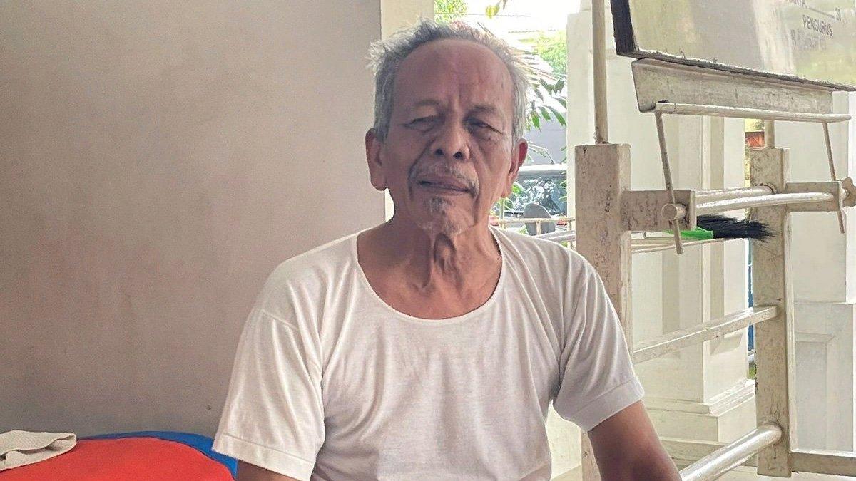 Marbut bernama Tamin (65) saat ditemui di Masjid Al Jabr