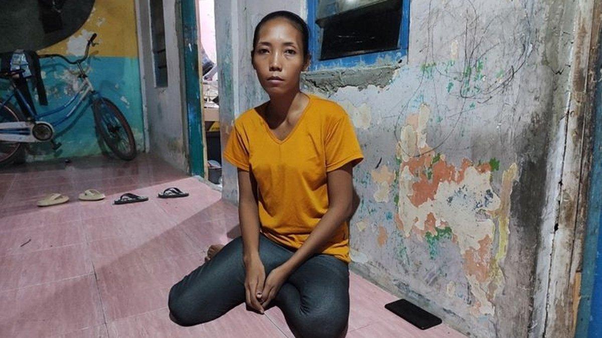 Marliyana memberikan keterangan kepada Kompas.com saat ditemui di rumahnya di Kampung Samadikun, Kecamatan Kejaksan, Kota Cirebon Jawa Barat pada Sabtu (11/5/2024) malam. Marliyana menyebut proses perizinan pembuatan film tiga hingga empat kali, hingga akhirnya pihak keluarga menyetujui.