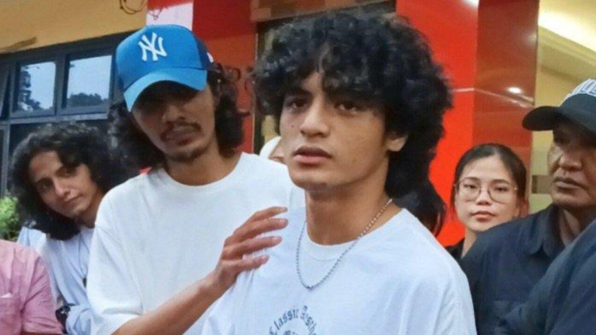DUGAAN TILEP UANG - Miomen Vadel Badjideh ditemani Martin Badjideh, kakaknya saat mendatangi Polres Metro Jakarta Selatan, Rabu (20/11/2024). Martin Badjideh tanggapi dugaan tilep uang endorse Lolly.