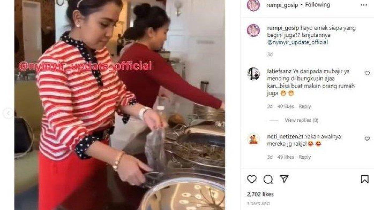 Mayangsari terlihat bungkus makanan setelah acara selesai