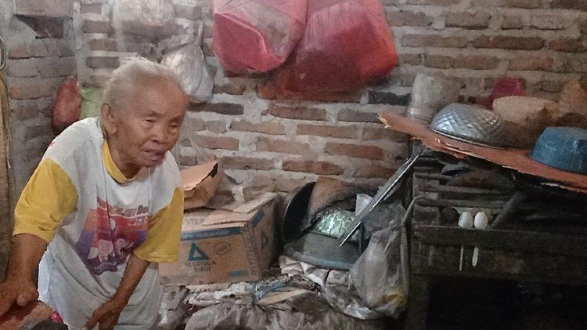 Mbah Semi, lansia miskin yang tidak dapat bantuan dari pemerintah.