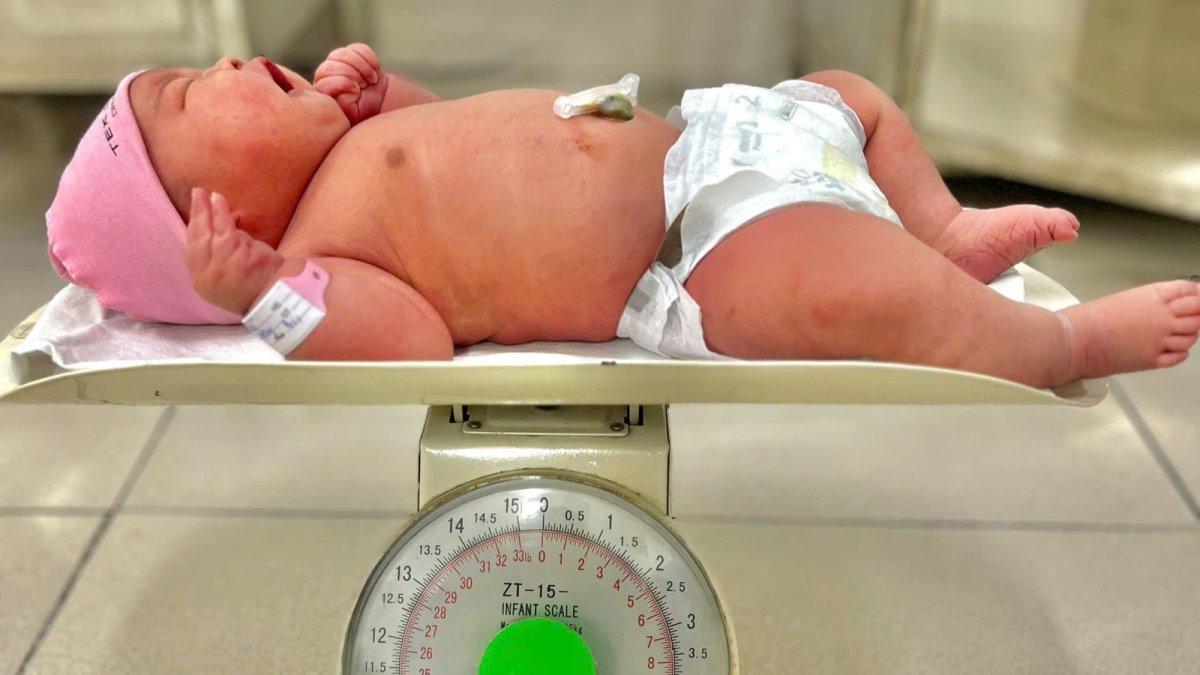 Media sosial dihebohkan dengan kelahiran bayi jumbo di Vietnam, wanita ini berhasil melahirkan bayinya yang memiliki berat 6 kilogram