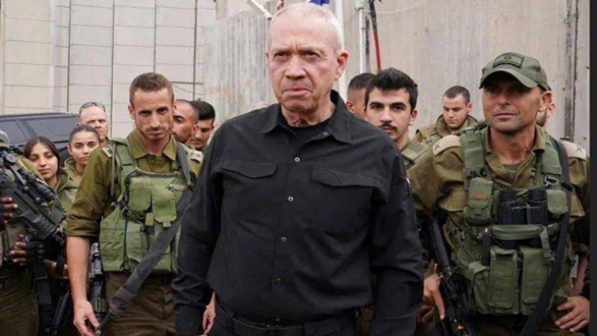 Menteri Pertahanan Israel Yoav Gallant mengunjungi pangkalan Divisi 91 di Israel utara, 11 November 2023.