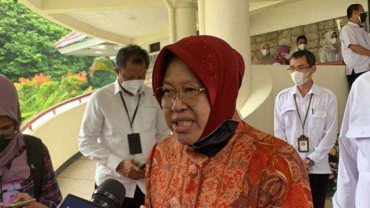 Menteri Sosial Tri Rismaharini saat berkunjung ke Departemen Sosial d