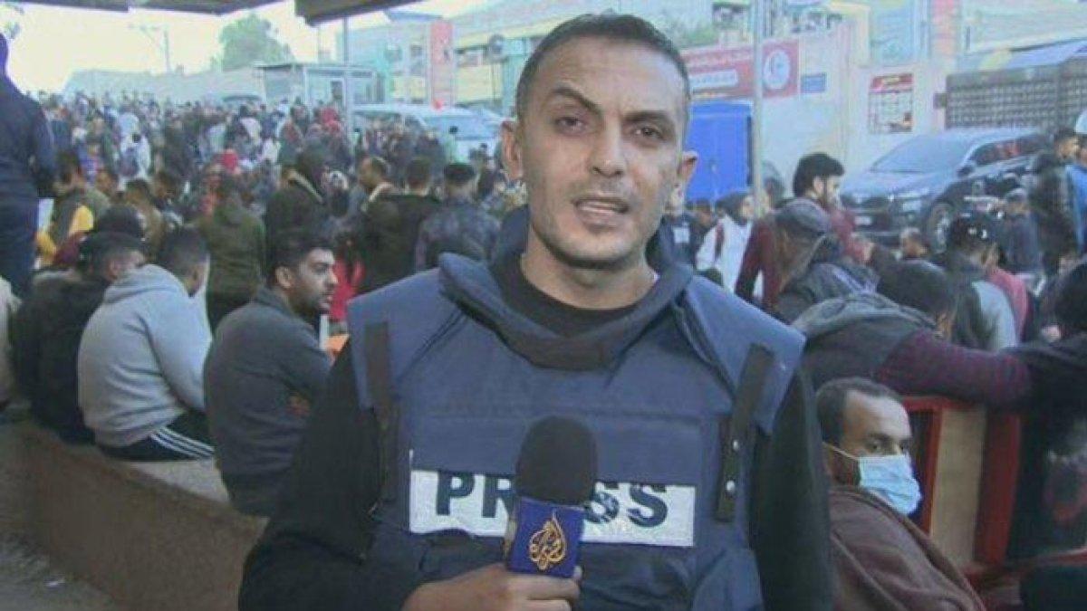 Seorang jurnalis dari Al Jazeera, Moamen Al Sharafi kehilangan 22 anggota keluarganya dalam serangan udara Israel terhadap rumah mereka di kamp pengungsi Jabalia di Gaza utara pada Rabu (6/12/2023) pagi.