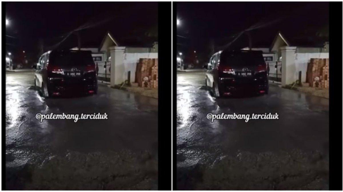 Mobil Alphard nekat terobos jalan baru dicor