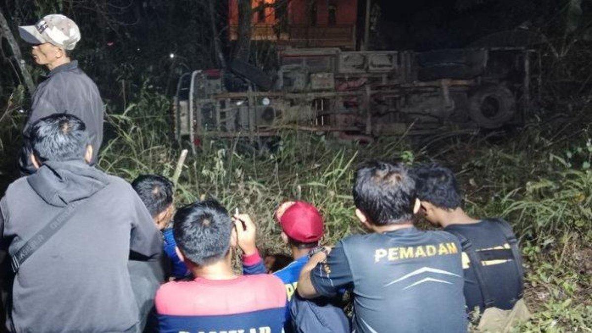 Mobil UPT Damkar Tanjungsari bernomor polisi Z 9916 A masuk jurang di Cinangka, Desa Cigendel, Kecamatan Pamulihan, Sumedang, Minggu (15/10/2023).