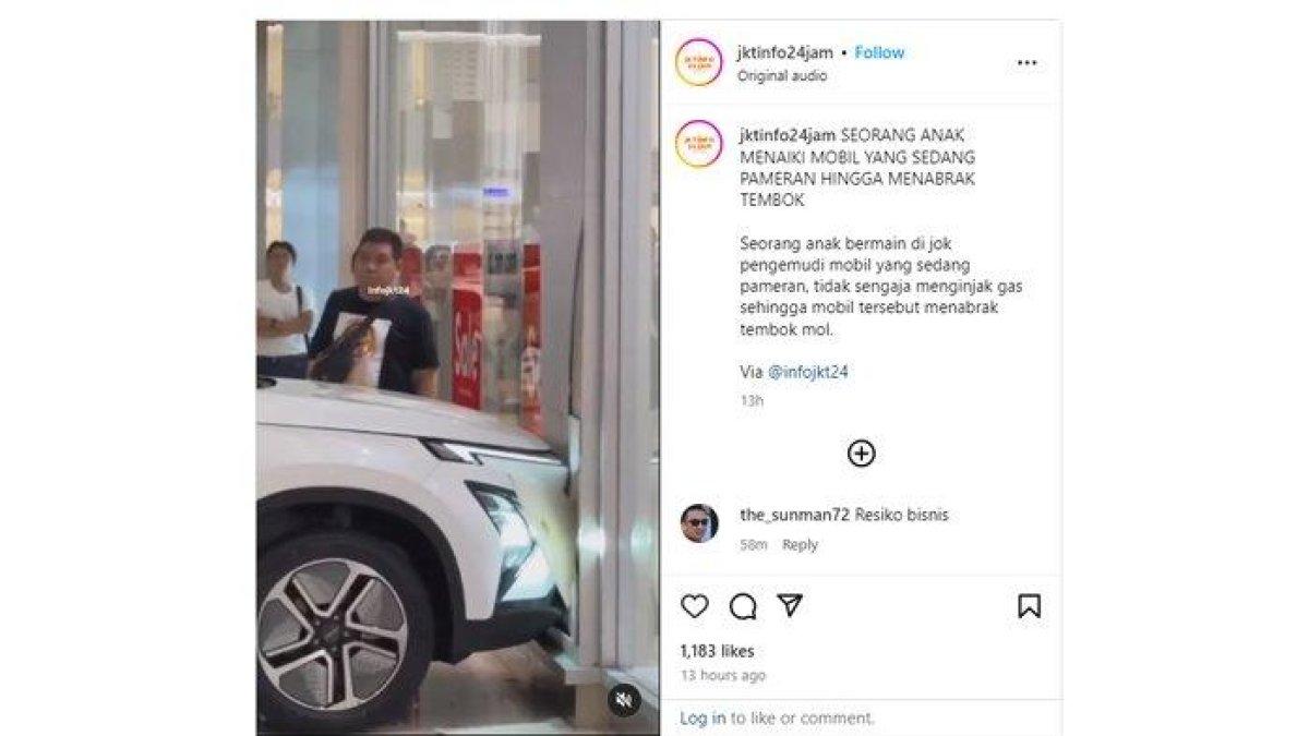 Mobil di pameran ditabrakkan bocah yang mainan di jok pengemudi