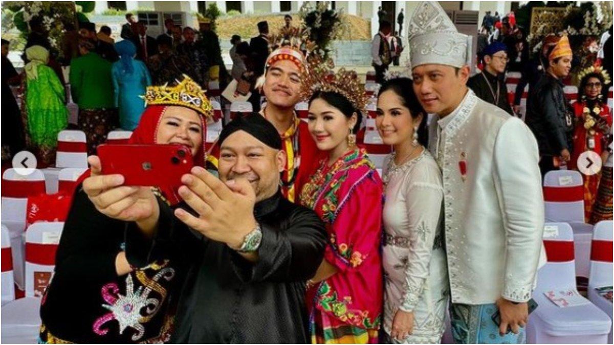 Momen Annisa Pohan dan AHY berfoto bersama Kaesang dan Erina.