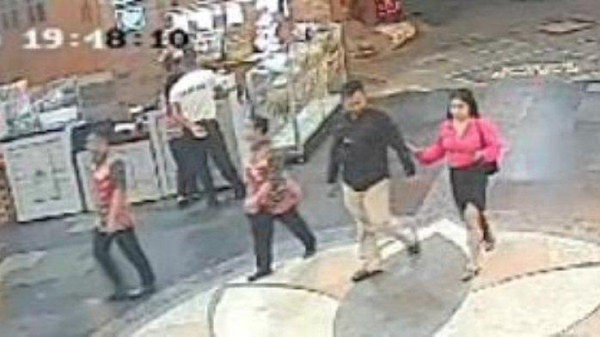 MESRA DINNER BARENG - Momen Antok dan Uswatun Khasanah mesra gandengan tangan terekam CCTV sebuah resto tempat mereka makan malam, Minggu (19/1/2025). Mereka dinner kurang lebih sekitar satu jam, setelah itu check in di hotel di kawasan Semampir, Kota Kediri.