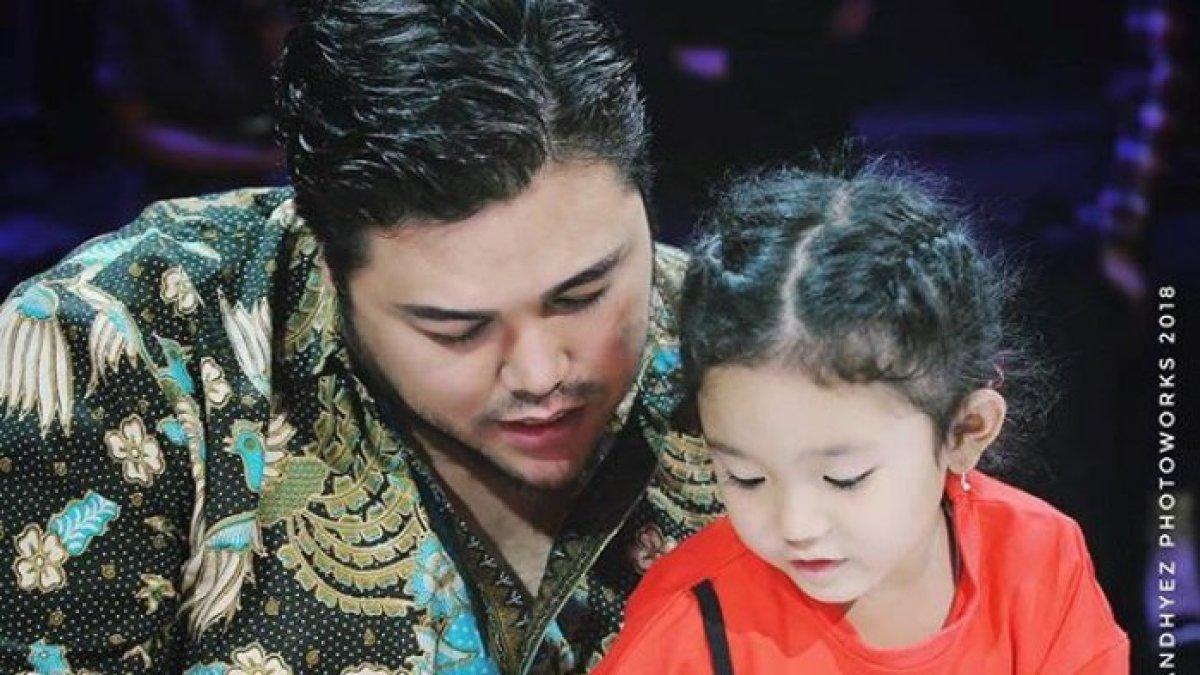 Momen Bilqis Khumairah Razak tiba-tiba memanggil Ivan Gunawan dengan sebutan 'papa' hingga membuat Ayu Ting Ting tertawa.