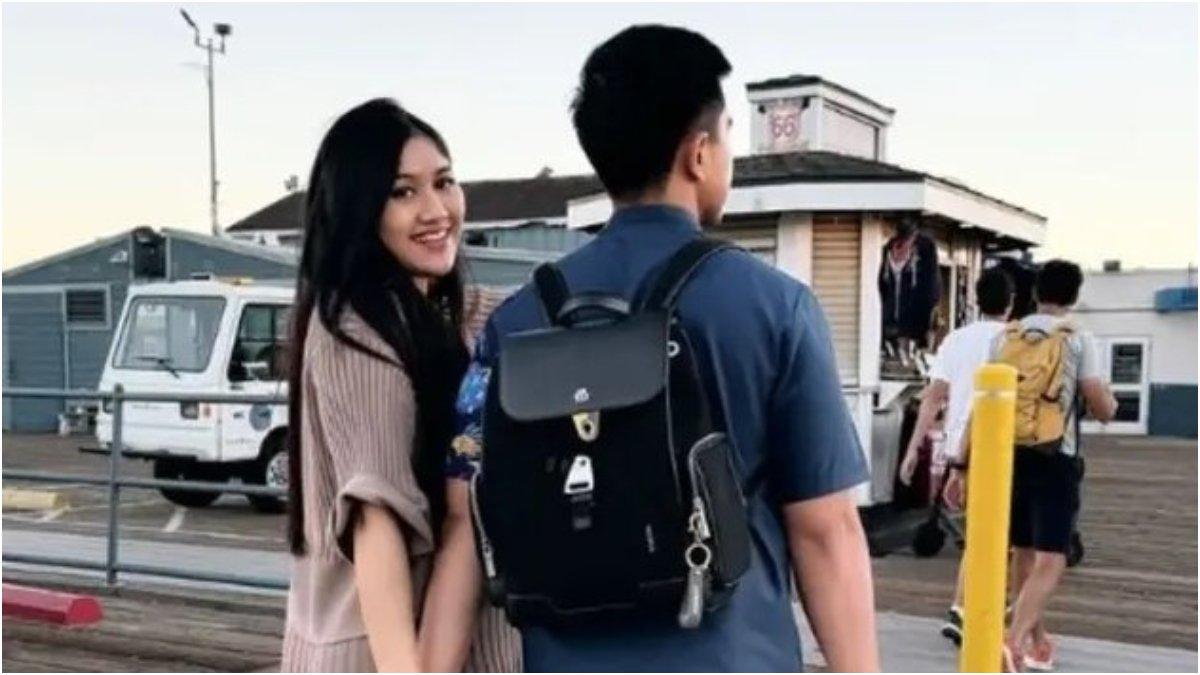 Momen Erina Gudono dan Kaesang Pangarep jalan-jalan di California.