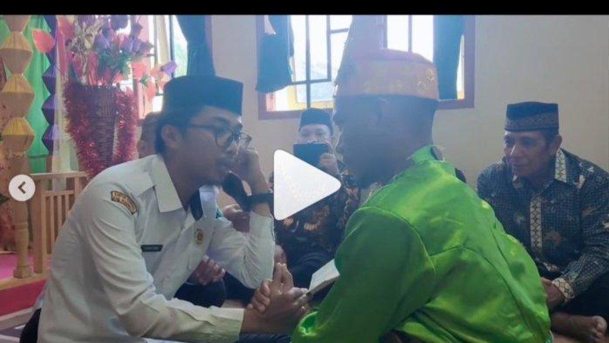 Momen Haru Pernikahan Pasangan Tuna Rungu, Ijab Kabul Pakai Bahasa Isyarat