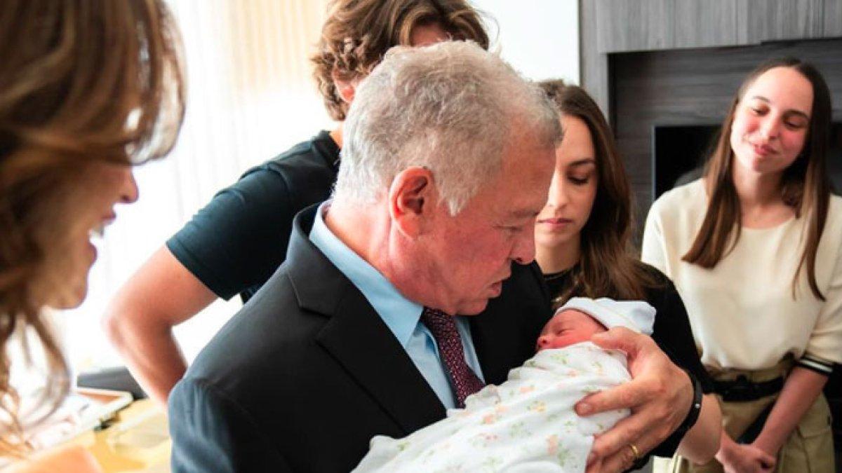 Momen Pangeran Hussein dari Yordania Dikaruniai Anak Pertama