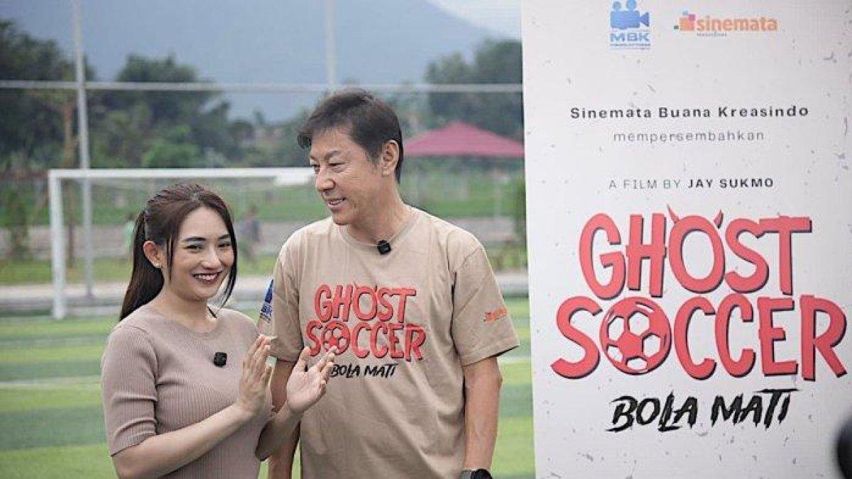 Momen Shin Tae-yong banting stir main film horor Indonesia, 'Ghost Soccer: Bola Mati' setelah dipecat PSSI.
