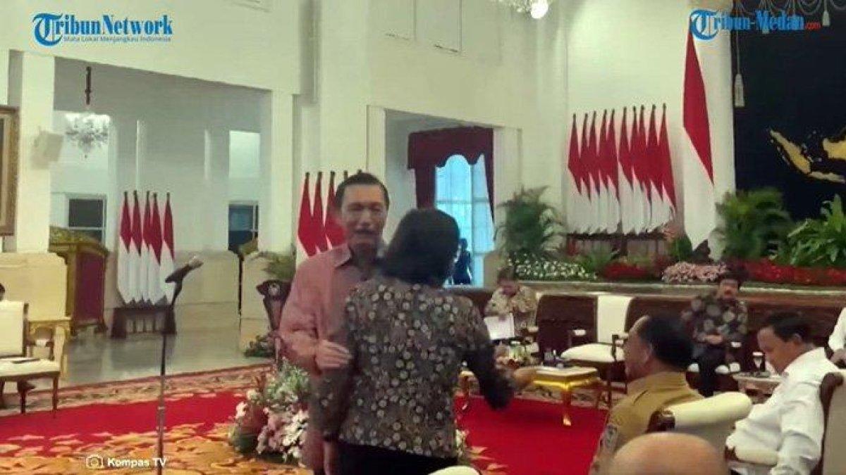 Momen Sri Mulyani salami Prabowo