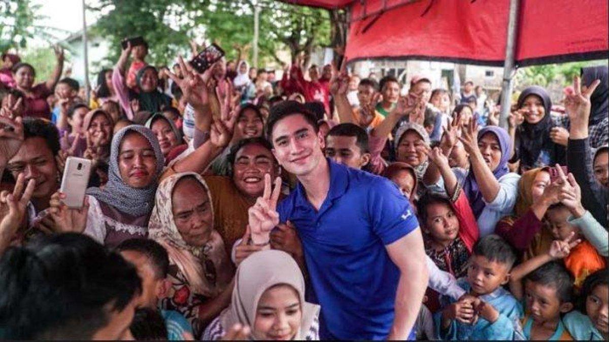 Momen Verrell Bramasta saat turun ke beberapa titik kampanye bersama masyarakat.